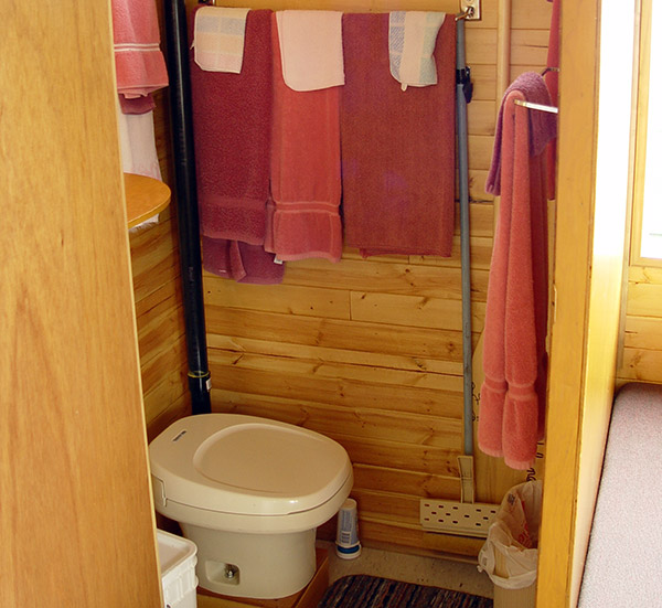 Houseboat Bathroom design, rentals in Ontario