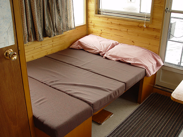 Houseboat double bed - sleep to the calling of the loon